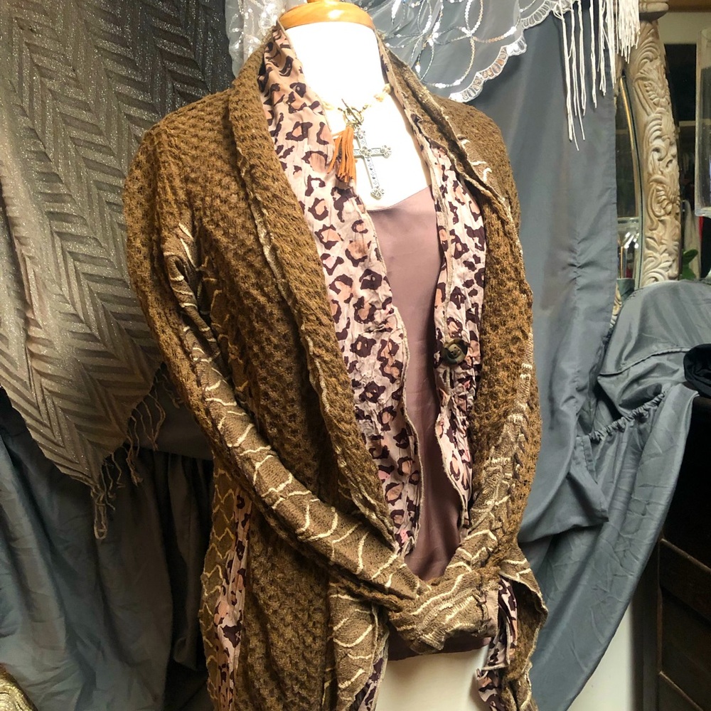 Adam Jacobs :Cute layering top.